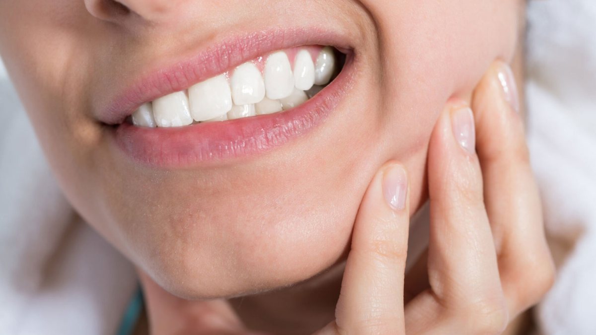 Tooth Sensitivity: Why Teeth React to Hot and Cold Foods